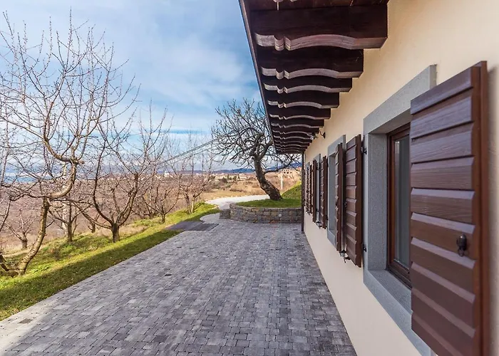 Cherry Orchard House בית נופש *