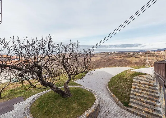 Cherry Orchard House בית נופש שמארטנו